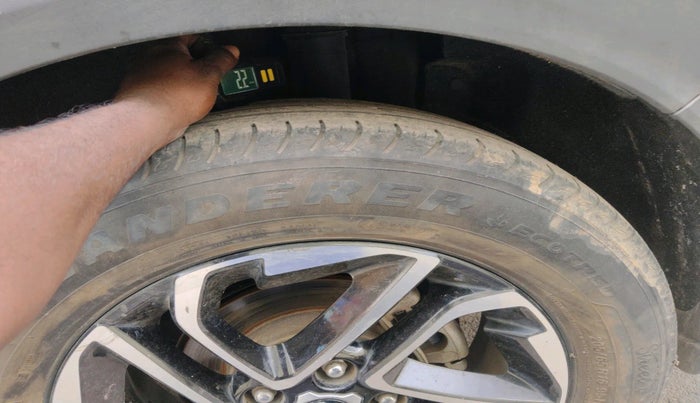 2022 KIA CARENS LUXURY 1.4 PETROL 7 STR, Petrol, Manual, 32,390 km, tyre