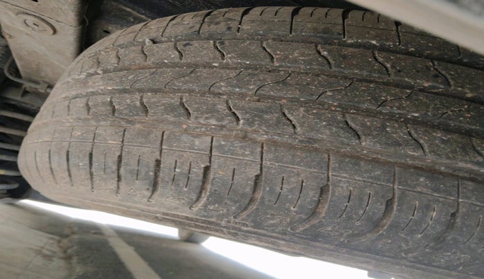 2022 KIA CARENS LUXURY 1.4 PETROL 7 STR, Petrol, Manual, 32,390 km, tyre