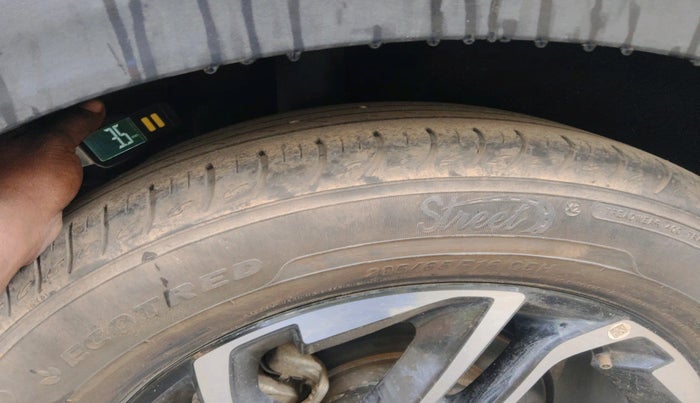 2022 KIA CARENS LUXURY 1.4 PETROL 7 STR, Petrol, Manual, 32,390 km, tyre