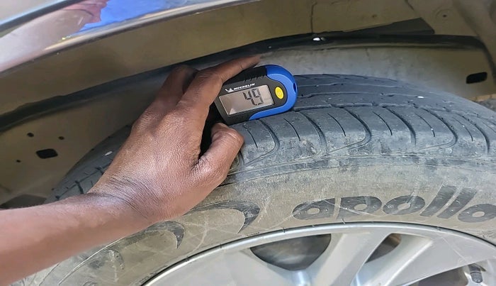 2016 Toyota Innova Crysta 2.8 GX AT 7 STR, Diesel, Automatic, 86,238 km, tyre