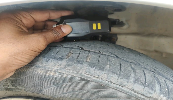 2018 Maruti Ertiga VXI CNG, Petrol, Manual, 1,40,742 km, tyre