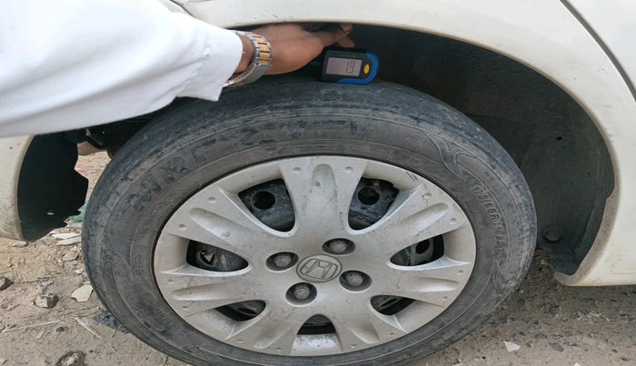 2016 Honda Brio S MT, Petrol, Manual, 1,16,600 km, tyre