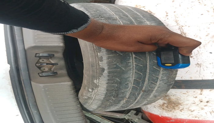 2014 Hyundai i10 MAGNA 1.1, Petrol, Manual, 61,059 km, tyre