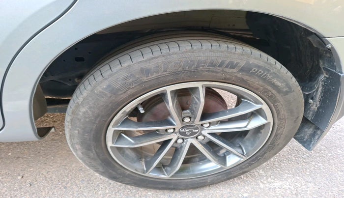 2020 Toyota Innova Crysta 2.4 GX AT 7 STR, Diesel, Automatic, 72,770 km, tyre