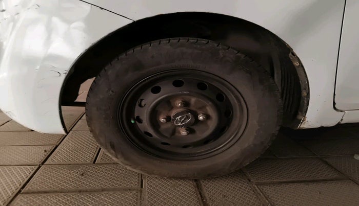 2012 Hyundai Eon ERA, Petrol, Manual, 1,21,208 km, tyre