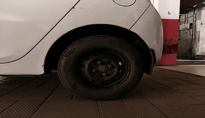 2012 Hyundai Eon ERA, Petrol, Manual, 1,21,208 km, tyre