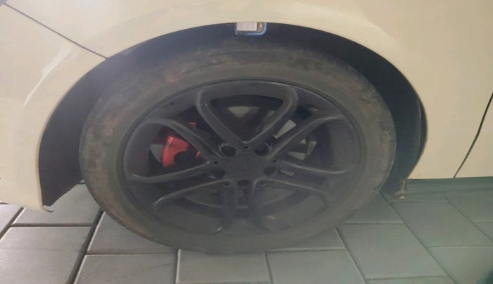 2013 Mercedes Benz A Class A180 CDI STYLE, Diesel, Automatic, 1,71,807 km, tyre