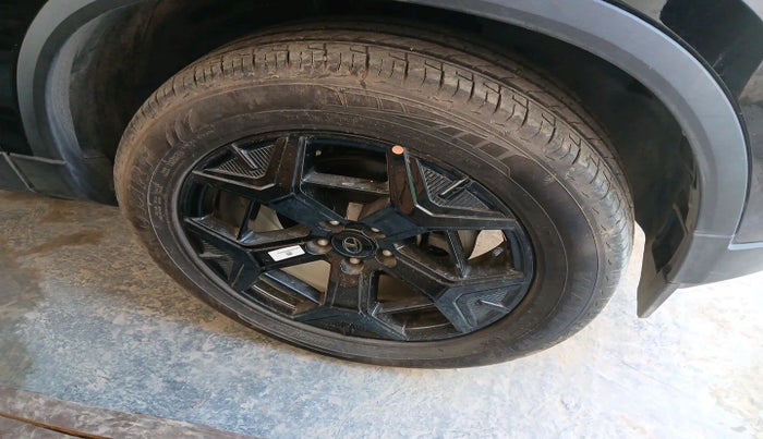 2023 Tata Safari ACCOMPLISHED PLUS DARK EDITION AT, Diesel, Automatic, 11,100 km, tyre