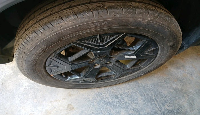 2023 Tata Safari ACCOMPLISHED PLUS DARK EDITION AT, Diesel, Automatic, 11,100 km, tyre