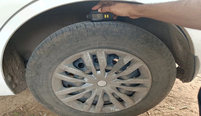 2017 Maruti Dzire VDI, Diesel, Manual, 1,34,013 km, tyre