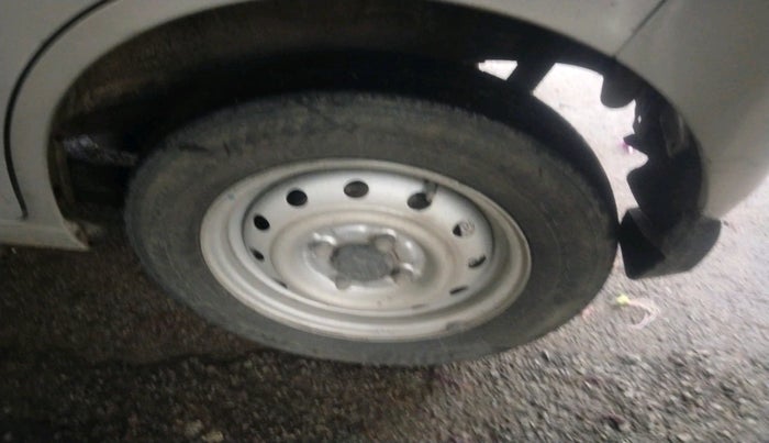2011 Maruti Wagon R 1.0 LXI, Petrol, Manual, 72,766 km, tyre