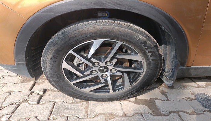 2022 Mahindra XUV300 W8 (O) 1.2 PETROL, Petrol, Manual, 22,633 km, tyre