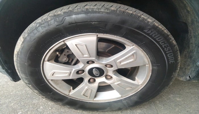2013 Mahindra XUV500 W8, Diesel, Manual, 2,00,777 km, tyre
