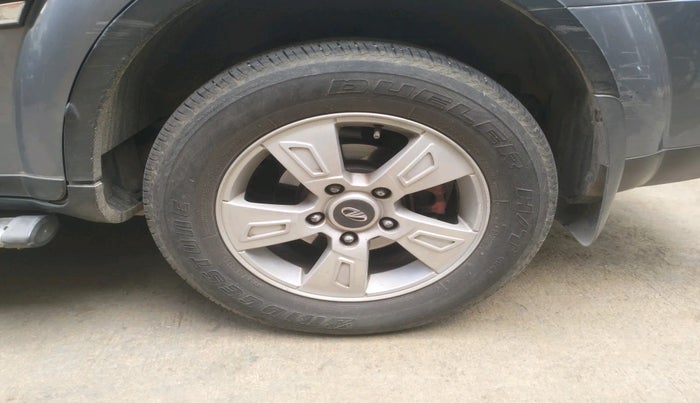 2015 Mahindra XUV500 W6, Diesel, Manual, 1,08,766 km, tyre