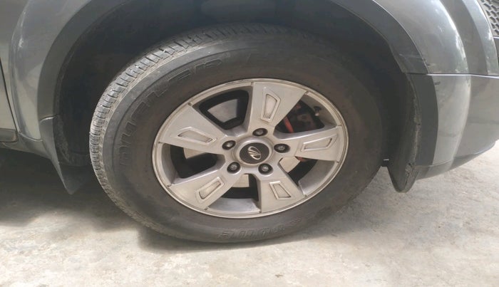 2015 Mahindra XUV500 W6, Diesel, Manual, 1,08,766 km, tyre