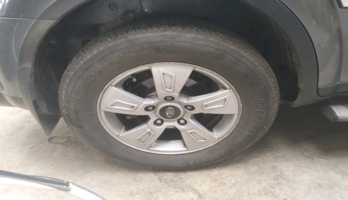 2015 Mahindra XUV500 W6, Diesel, Manual, 1,08,766 km, tyre