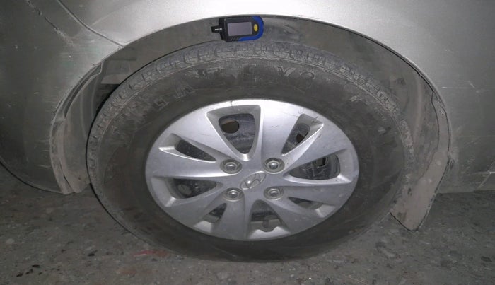 2013 Hyundai i10 SPORTZ 1.2, Petrol, Manual, 27,320 km, tyre