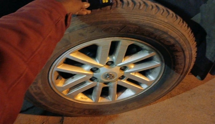 2013 Toyota Fortuner 3.0 4X2 AT, Diesel, Automatic, 2,56,187 km, tyre