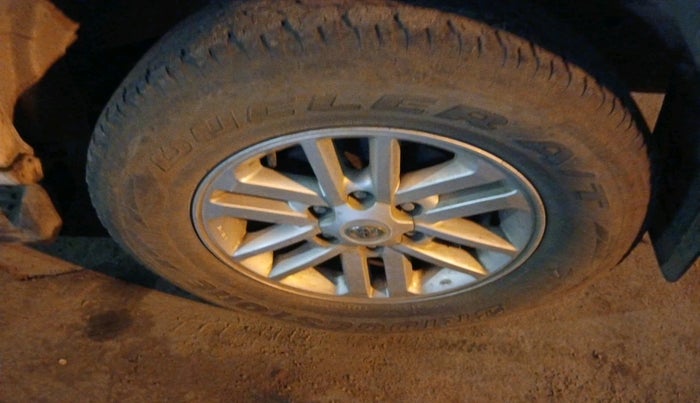 2013 Toyota Fortuner 3.0 4X2 AT, Diesel, Automatic, 2,56,187 km, tyre