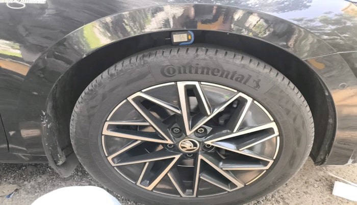 2021 Skoda Octavia L&K 2.0 AT, Petrol, Automatic, 59,455 km, tyre