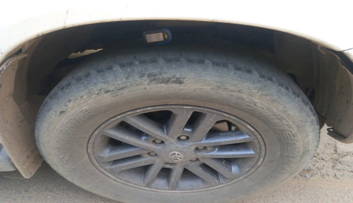 2011 Toyota Fortuner 3.0 4X4 MT, Diesel, Manual, 1,51,602 km, tyre