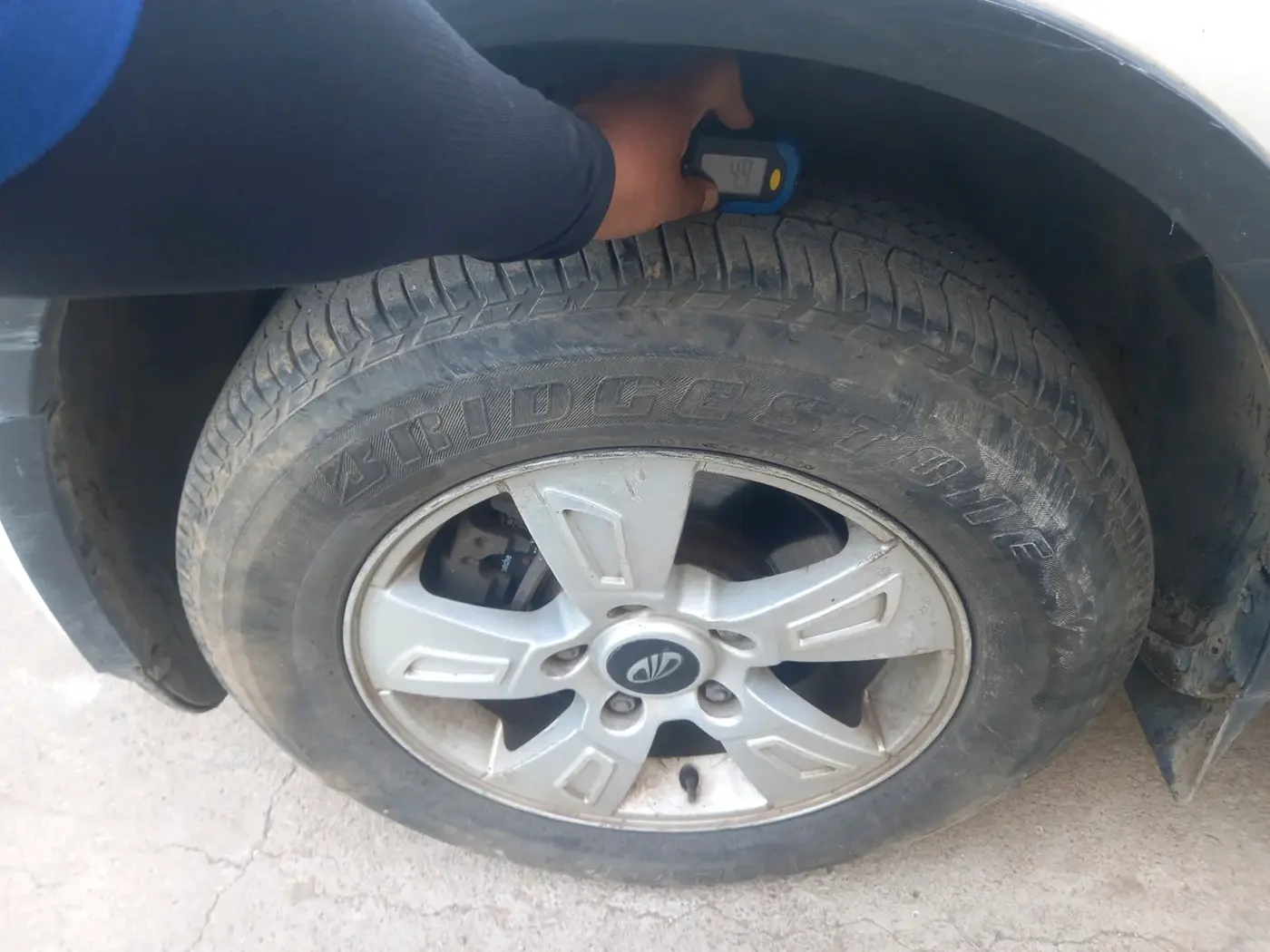 2012 Mahindra XUV500 W6, Diesel, Manual, 1,22,222 km, tyre