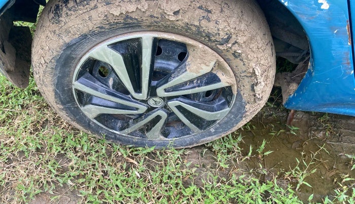 2016 Tata Tiago XZ DIESEL, Diesel, Manual, 1,19,240 km, tyre