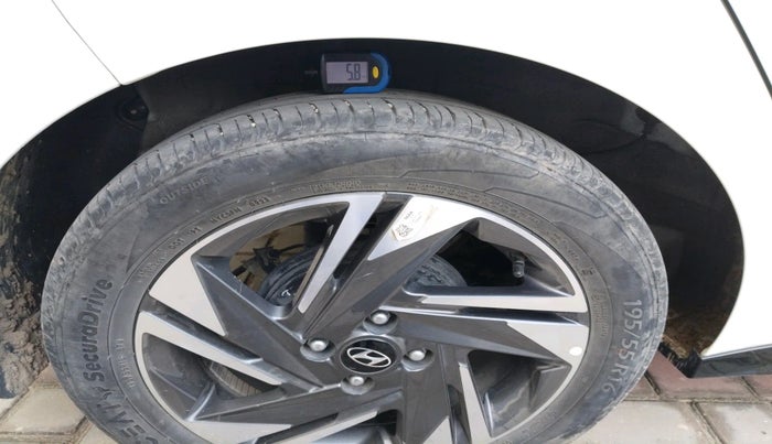 2023 Hyundai NEW I20 ASTA (O) 1.2 MT, Petrol, Manual, 34,117 km, tyre