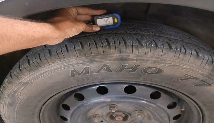 2014 Mahindra XUV500 W6, Diesel, Manual, 2,16,314 km, tyre