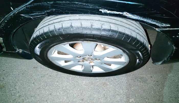 2010 Toyota Camry W4 AT, Petrol, Automatic, 1,20,811 km, tyre