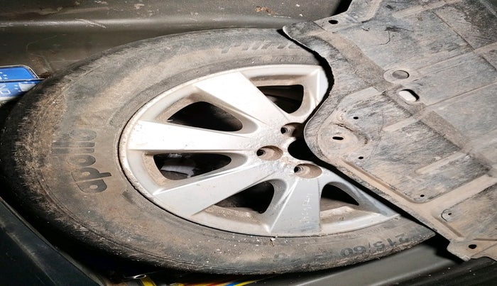 2010 Toyota Camry W4 AT, Petrol, Automatic, 1,20,811 km, tyre