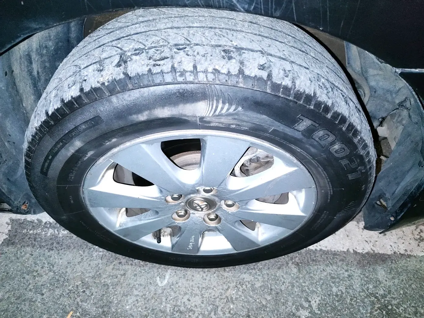 2010 Toyota Camry W4 AT, Petrol, Automatic, 1,20,811 km, tyre