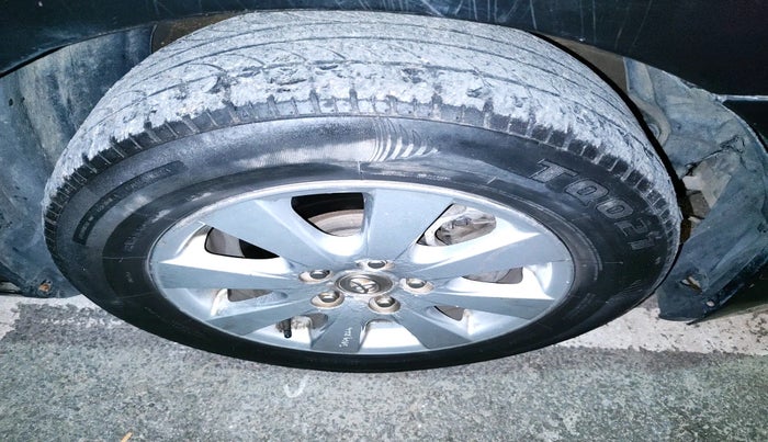 2010 Toyota Camry W4 AT, Petrol, Automatic, 1,20,811 km, tyre