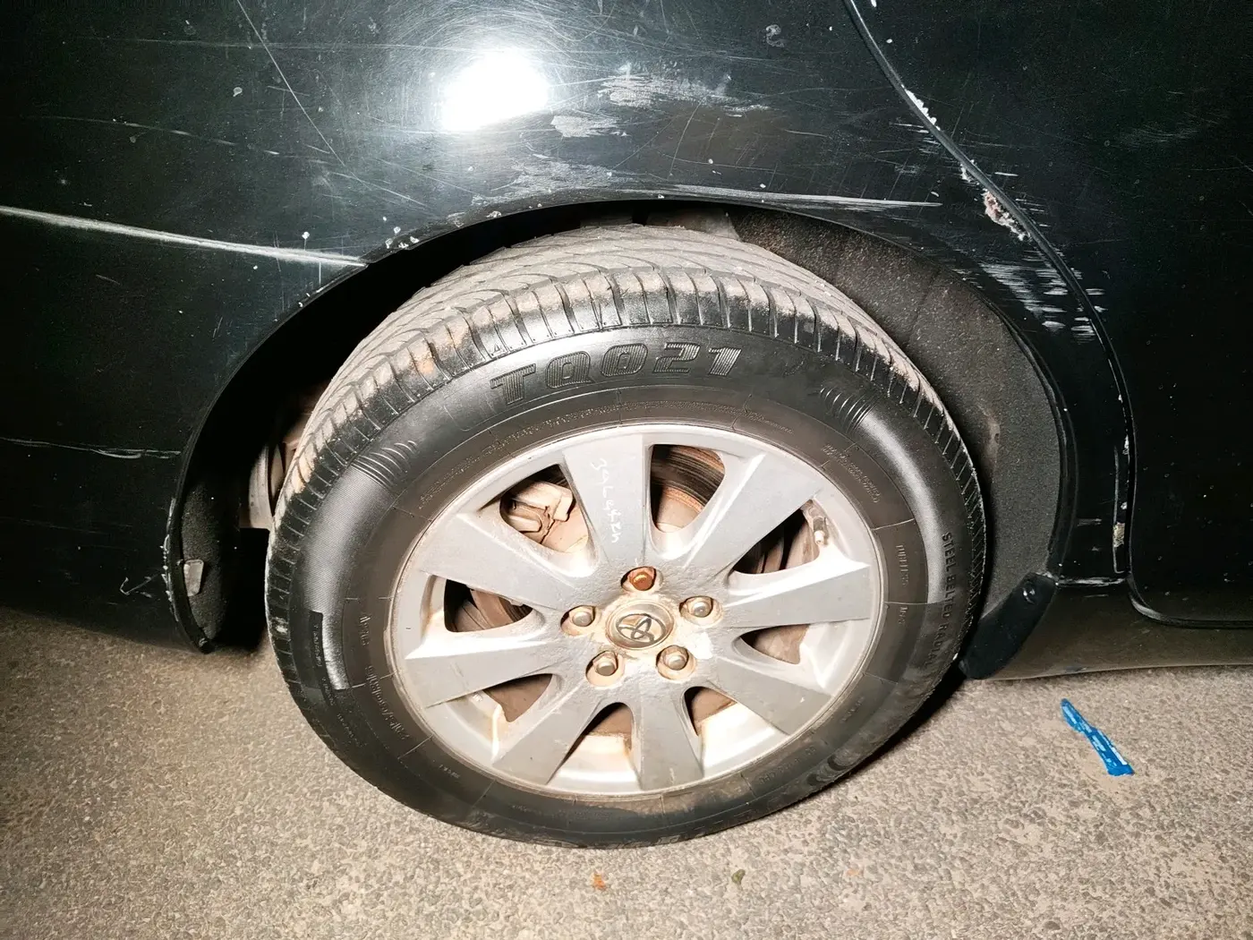 2010 Toyota Camry W4 AT, Petrol, Automatic, 1,20,811 km, tyre