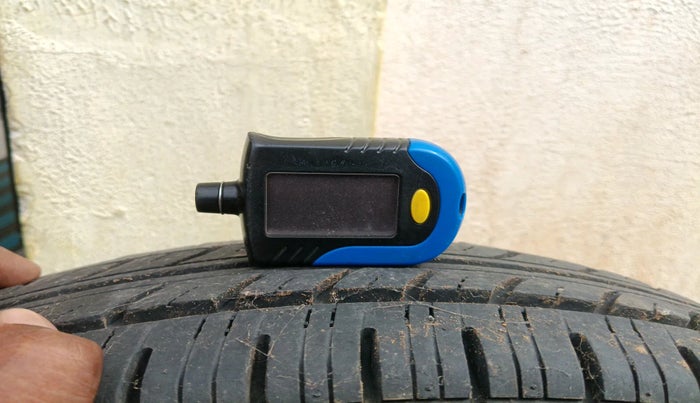 2015 Renault Kwid RXL, Petrol, Manual, 33,080 km, tyre