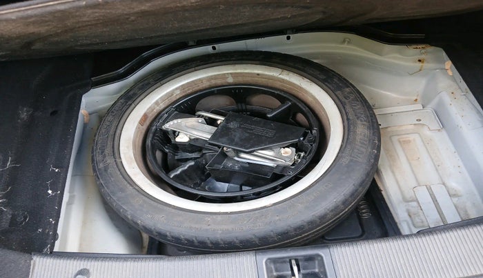 2010 Mercedes Benz E Class E 250 ELEGANCE, Petrol, Automatic, 73,215 km, tyre