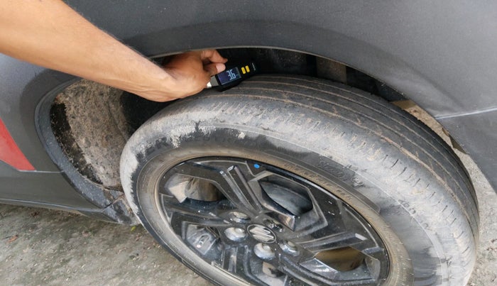2023 Maruti BREZZA ZXI S-CNG DUAL TONE, Petrol, Manual, 67,568 km, tyre