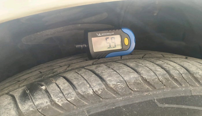 2017 Toyota Corolla Altis GL PETROL, Petrol, Manual, 1,18,245 km, tyre