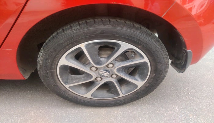 2017 Hyundai Grand i10 SPORTZ (O) AT 1.2 KAPPA VTVT, Petrol, Automatic, 39,405 km, tyre