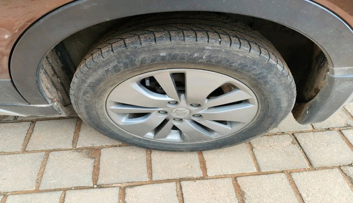 2015 Maruti S Cross DELTA 1.6, Diesel, Manual, 1,10,097 km, tyre