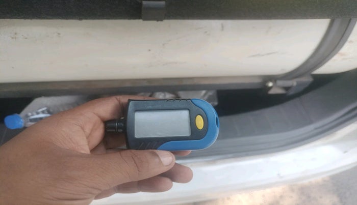 2013 Maruti Wagon R Stingray VXI, Petrol, Manual, 1,03,000 km, tyre