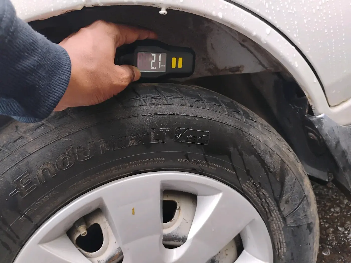 2014 Maruti Eeco 5 STR, Petrol, Manual, 70,429 km, tyre