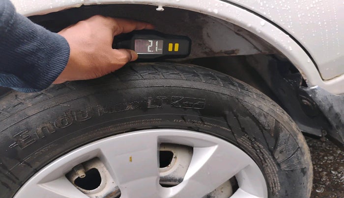 2014 Maruti Eeco 5 STR, Petrol, Manual, 70,429 km, tyre