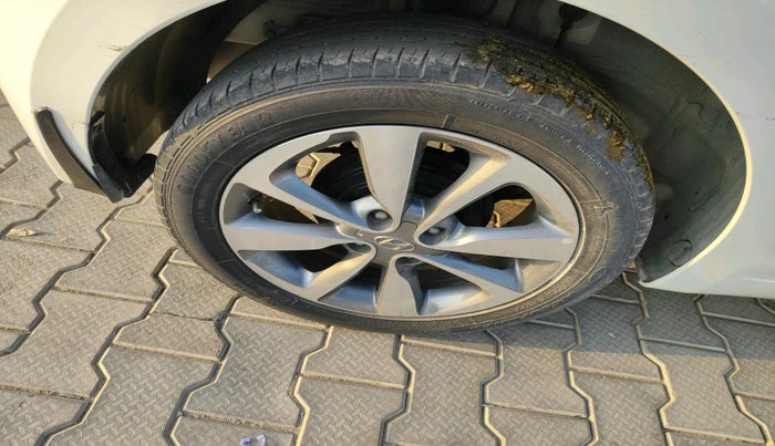 2017 Hyundai Elite i20 ASTA 1.2 (O), Petrol, Manual, 40,730 km, tyre