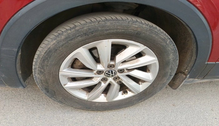 2022 Volkswagen TAIGUN GT 1.5 TSI MT, Petrol, Manual, 26,317 km, tyre