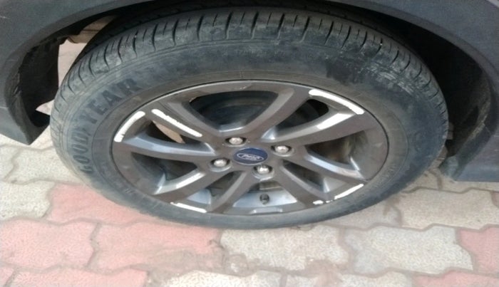 2021 Ford FREESTYLE TITANIUM 1.2 PETROL, Petrol, Manual, 46,541 km, tyre