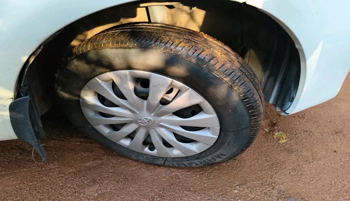 2011 Toyota Etios G, Petrol, Manual, 90,001 km, tyre