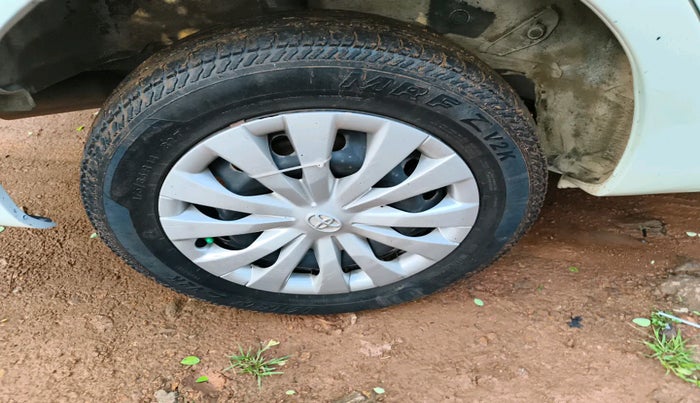 2011 Toyota Etios G, Petrol, Manual, 90,001 km, tyre