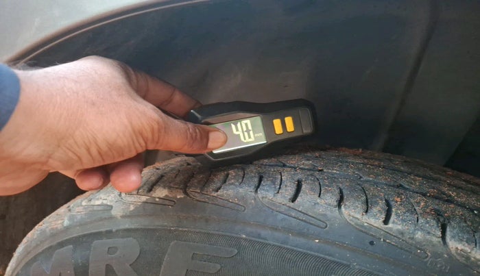 2012 Maruti Swift VXI, Petrol, Manual, 1,08,566 km, tyre
