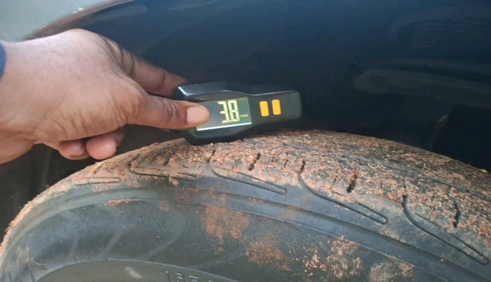 2012 Maruti Swift VXI, Petrol, Manual, 1,08,566 km, tyre
